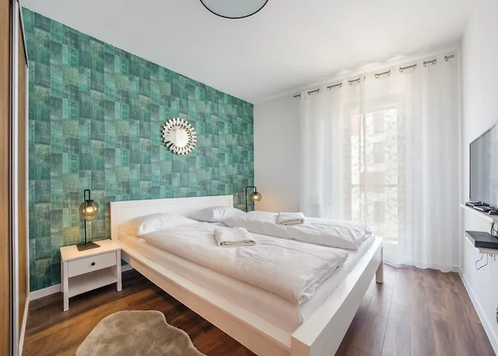 Aura Ii, Sun & Snow * Gdansk